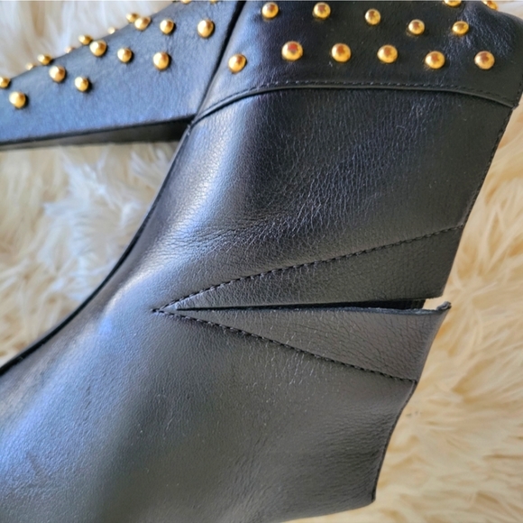 Steve Madden Black Clubbin Bootie w/Gold Studded Heels size 10M - Picture 5 of 10